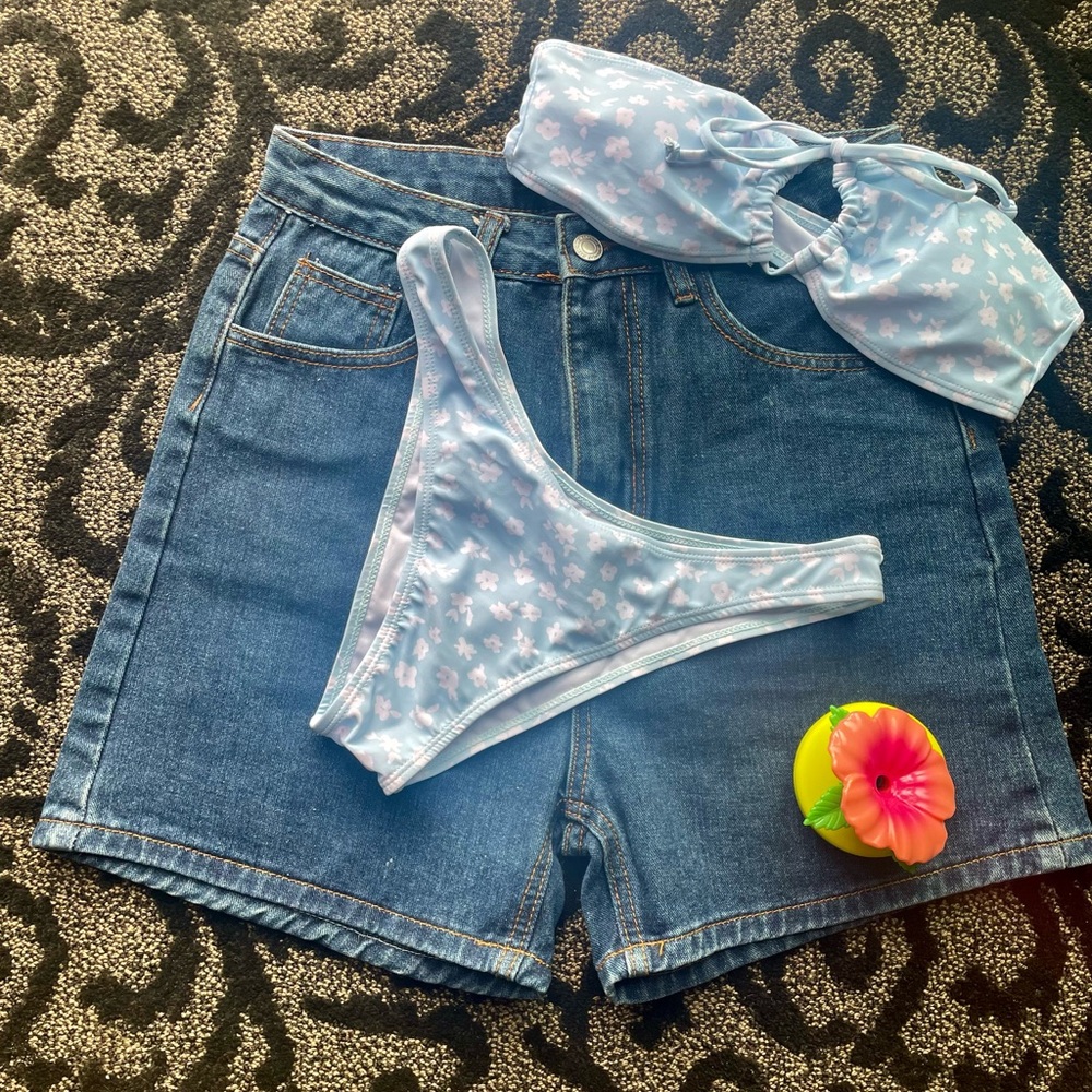 Baby blue floral two-piece swimsuit 🩵